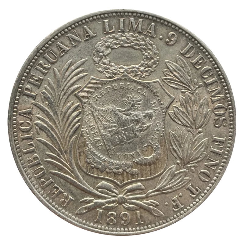Cara del escudo de un sol peruano de 1891 con la leyenda REPUBLICA PERUANA LIMA 9 DECIMOS FINO T.F., resellado en el centro con el escudo de Guatemala