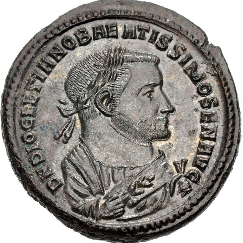 Anverso del follis de Diocleciano como augusto retirado: busto laureado con manto imperial, rama de olivo y mappa, leyenda D N DIOCLETIANO BAEATISSIMO SEN AVG