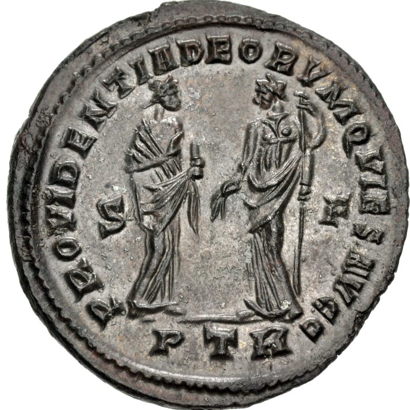 Reverso del follis de Diocleciano: Providentia y Quies de pie, leyenda PROVIDENTIA DEORVM QVIES AVGG, marca PTR en el exergo