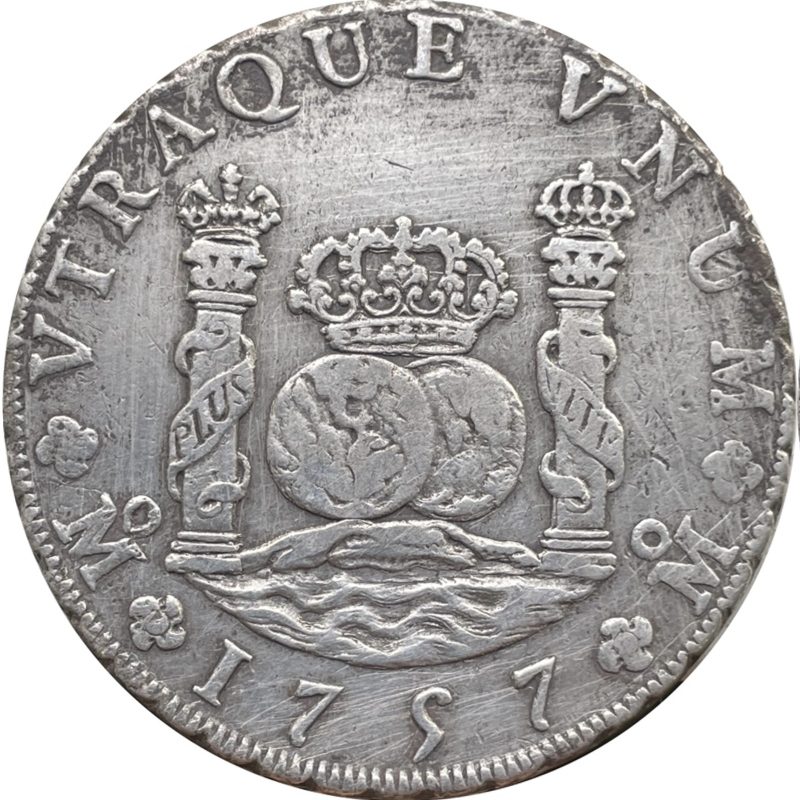 Reverso del 8 reales columnario de 1757: dos hemisferios coronados sobre las olas entre las columnas de Hércules, marca Mo a ambos lados y fecha 1757, leyenda VTRAQUE VNUM