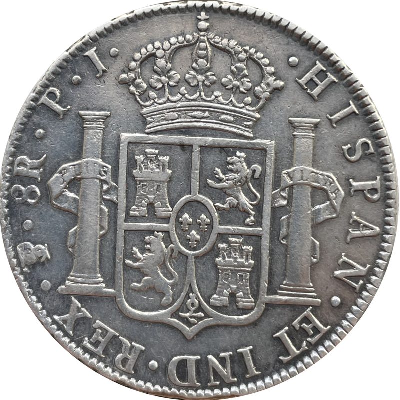 Reverso del 8 reales de 1823 de Potosí: escudo coronado entre las columnas de Hércules, monograma PTS, valor 8R e iniciales P J, leyenda HISPAN ET IND REX