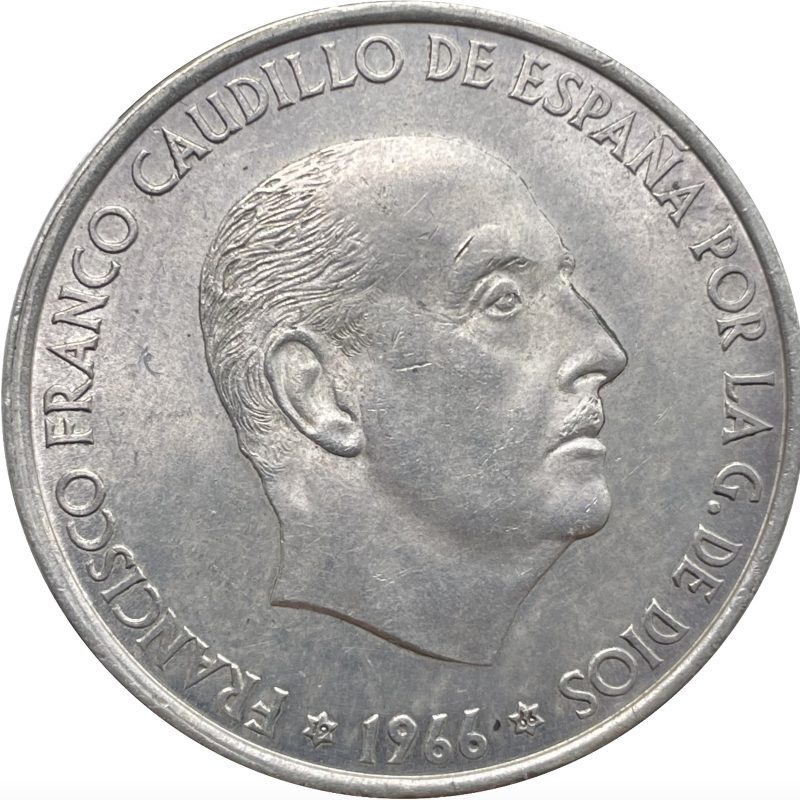 Anverso del 100 pesetas de 1966: cabeza de Francisco Franco a la derecha, leyenda FRANCISCO FRANCO CAUDILLO DE ESPAÑA POR LA G. DE DIOS y fecha 1966 entre estrellas