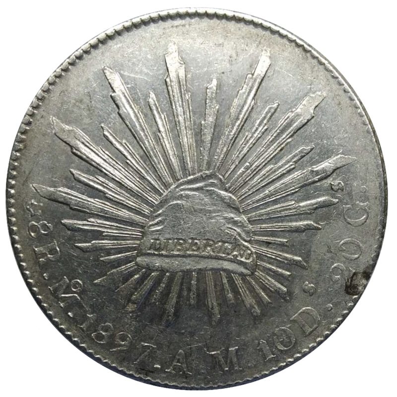 Reverso del 8 reales mexicano de 1897: gorro con la palabra LIBERTAD rodeado de rayos y la leyenda 8R Mo 1897 A.M. 10D 20G