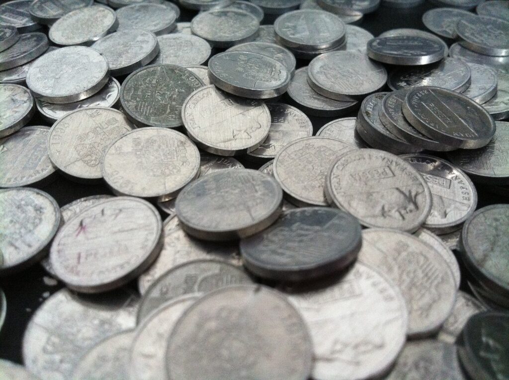 Montón de monedas de una peseta