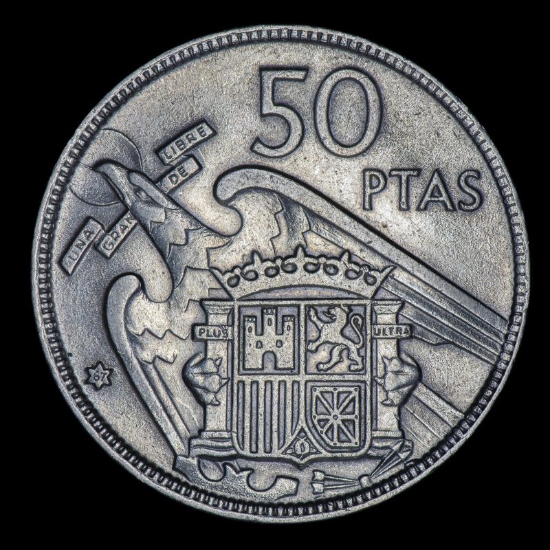 Escudo de España con el águila de San Juan, yugo y flechas, con el valor 50 PTAS y la estrella 67.