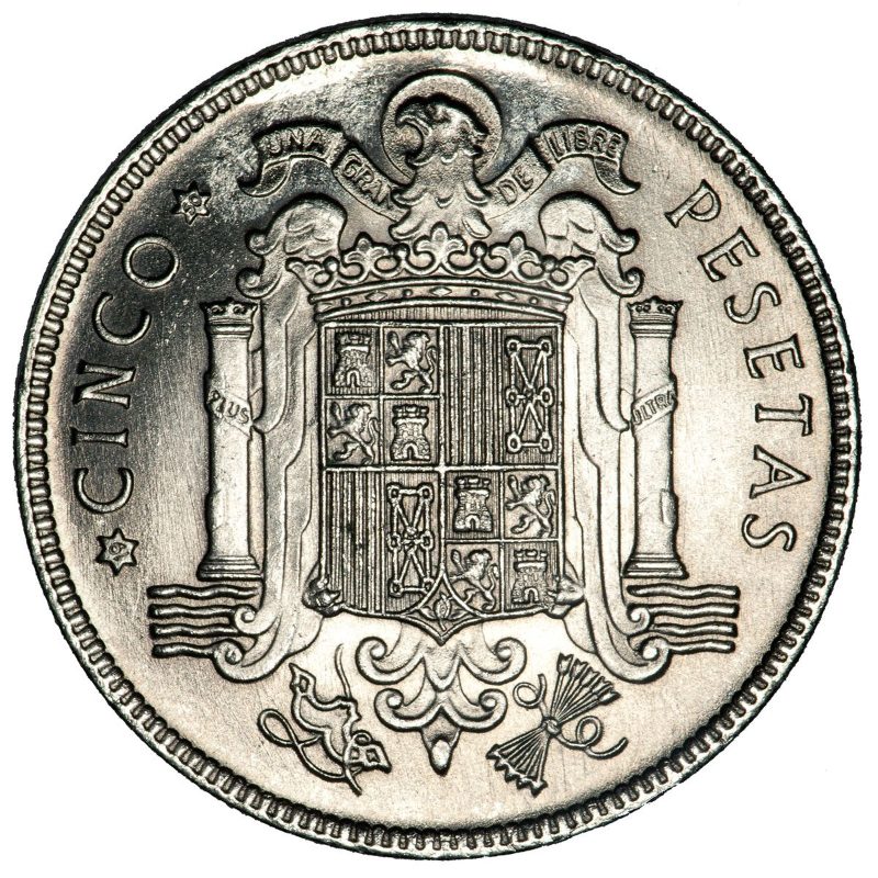 Escudo de España con yugo y flechas, leyenda CINCO PESETAS y estrella con el 50.