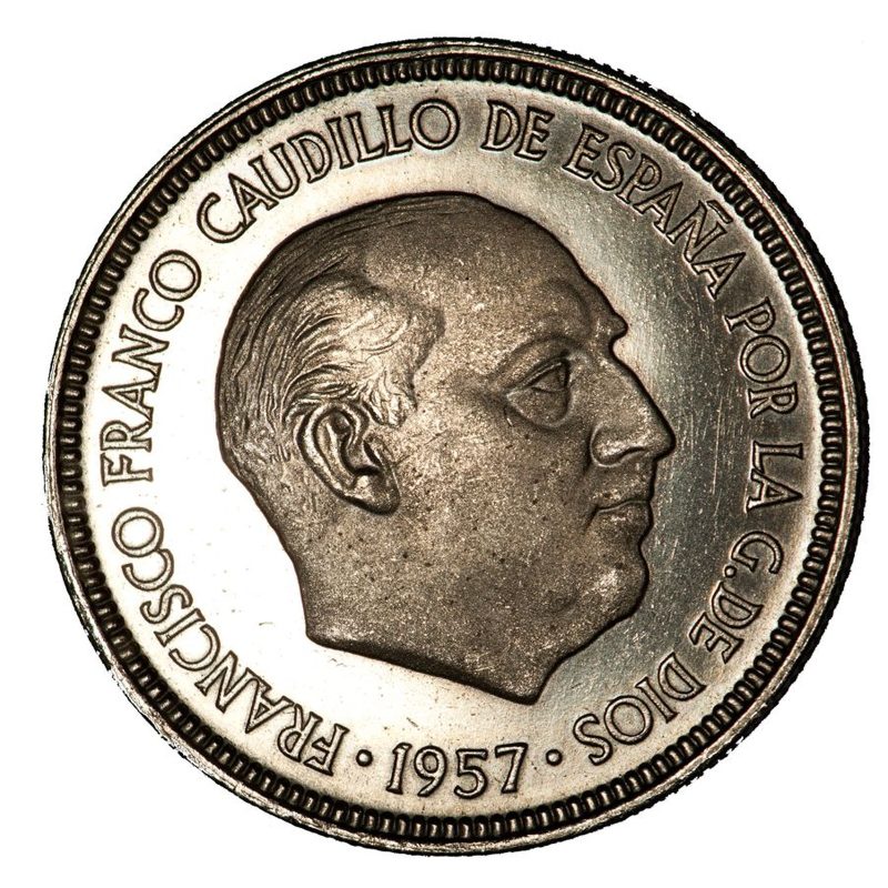 Cabeza de Francisco Franco mirando a la derecha con la leyenda circular y la fecha 1957.